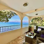 Beachfront House By Dadovillas 别墅 Apraos