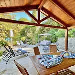Beachfront House By Dadovillas *