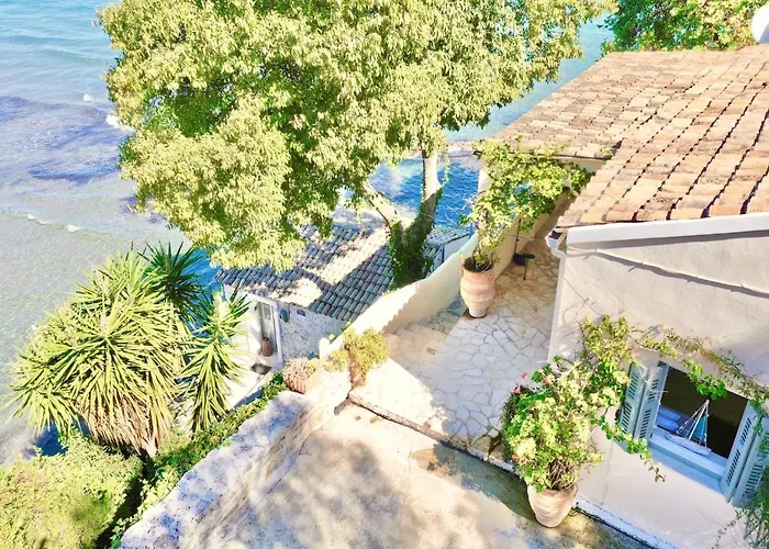 Beachfront House By Dadovillas *