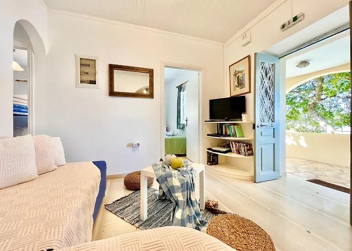 Beachfront House By Dadovillas Apraos