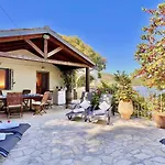 Вилла Beachfront House By Dadovillas