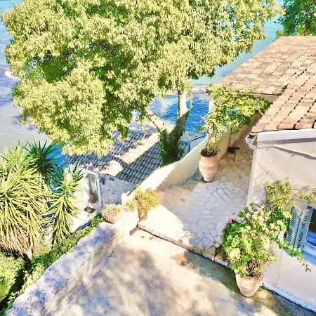 Beachfront House By Dadovillas *