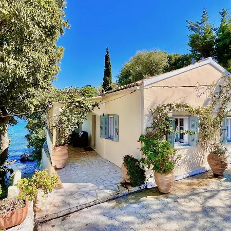 Beachfront House By Dadovillas * Apraos