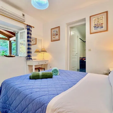 Beachfront House By Dadovillas Villa