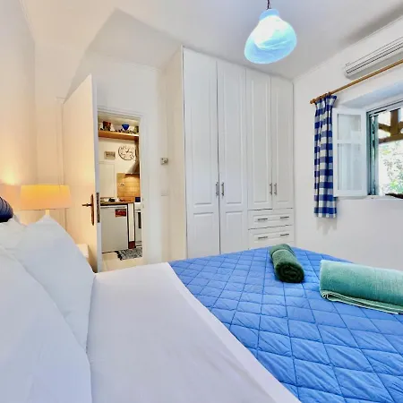 Beachfront House By Dadovillas Apraos