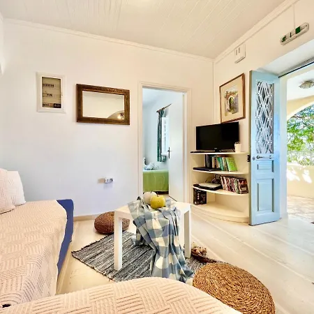 Beachfront House By Dadovillas Apraos