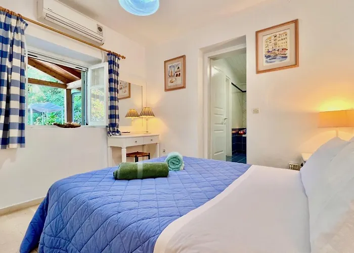 Beachfront House By Dadovillas Villa