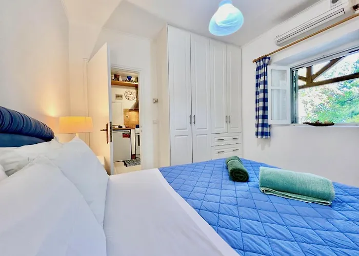 Beachfront House By Dadovillas Apraos