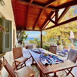 Beachfront House By Dadovillas Villa