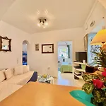 ヴィラ Beachfront House By Dadovillas Apraos