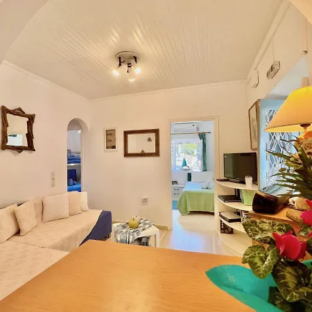 Villa Beachfront House By Dadovillas Apraos